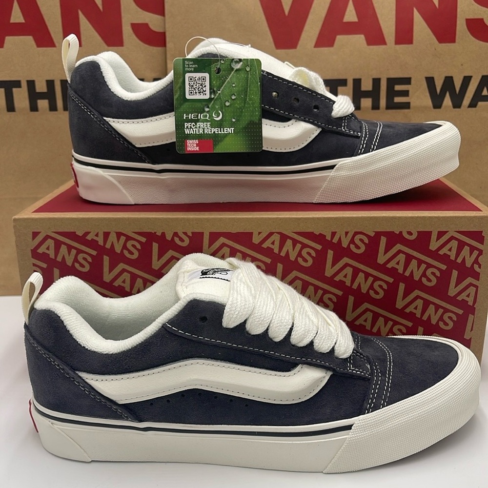 Vans Men’s Gray and White Sneakers Knu Skool
Pig Suede Gray
VN000CS0BGF - Picture 2 of 16